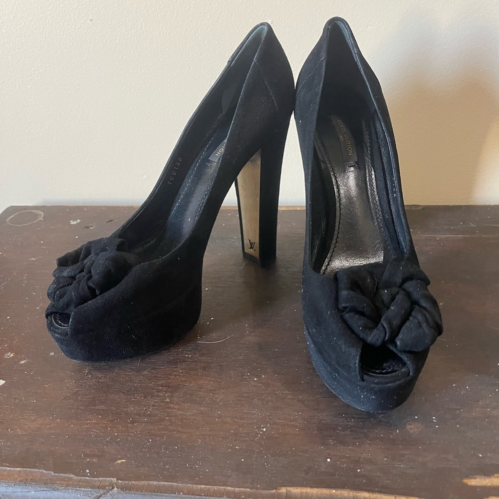 Louis Vuitton suede pumps size 38.5